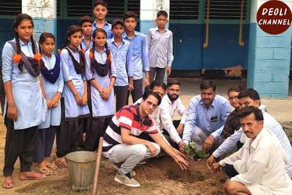 हरियालो राजस्थान कार्यक्रम के तहत विद्यालय में किया पौधरोपण